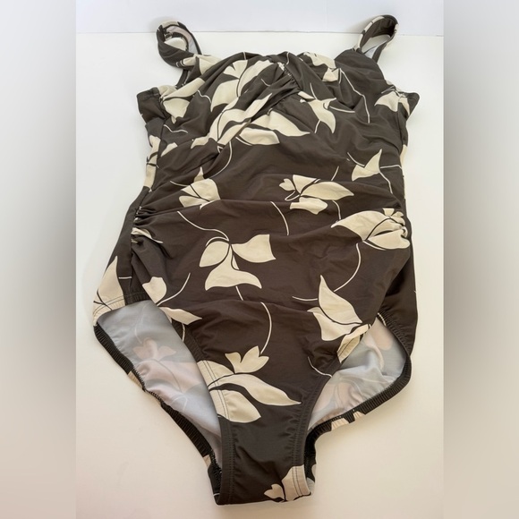 Lands end woman’s one piece bathing suit - Picture 1 of 7